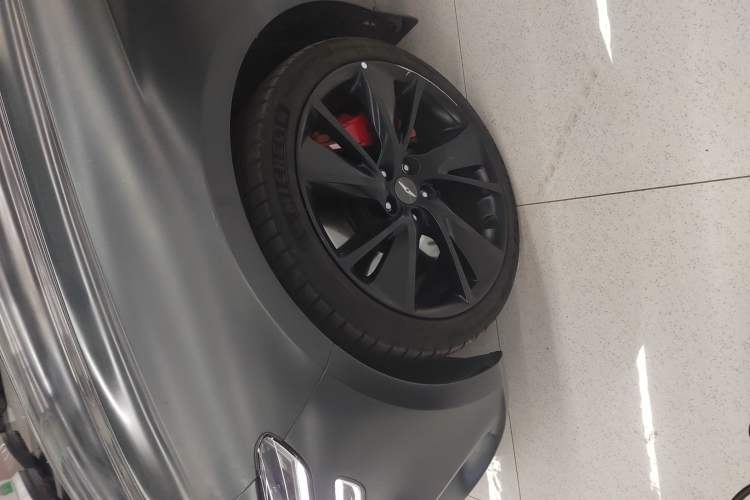 Used Genesis G70 2021 2.0T Four-Wheel Drive Flagship Version Left Front Wheel Hub