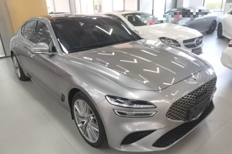 Used Genesis G70 2021 2.0T Rear-Drive Luxury Edition Front Right 45 Deg