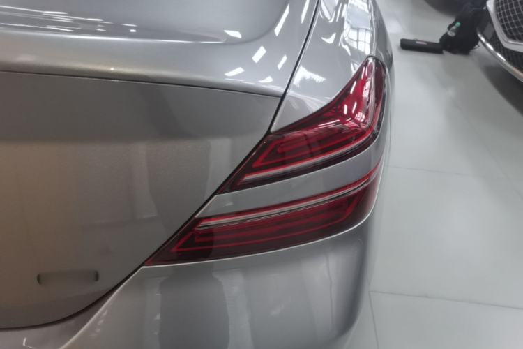 Used Genesis G70 2021 2.0T Rear-Drive Luxury Edition Right Rear Taillight