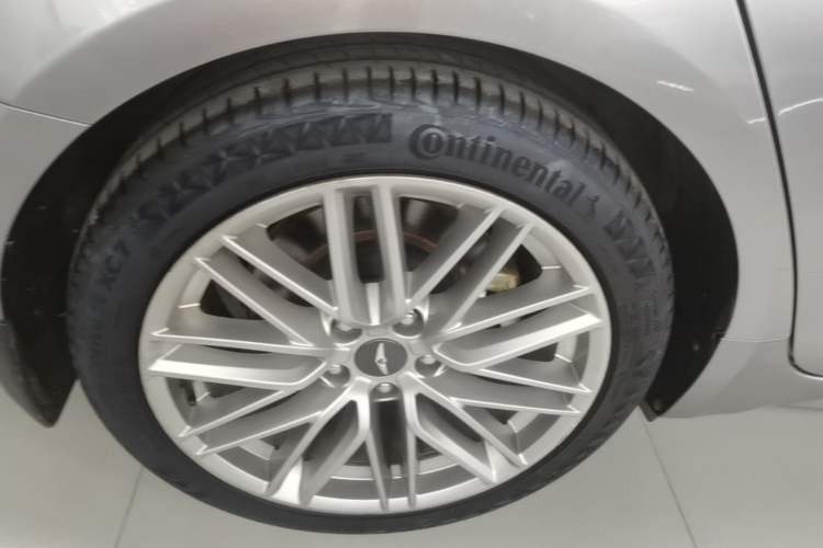 Used Genesis G70 2021 2.0T Rear-Drive Luxury Edition Right Rear Wheel Hub