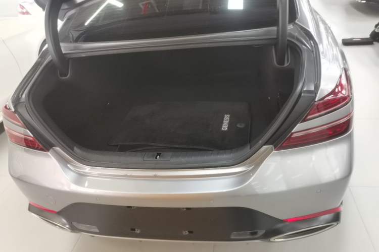 Used Genesis G70 2021 2.0T Rear-Drive Luxury Edition Trunk