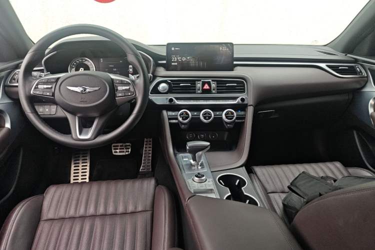 Used Genesis G70 2023 2.0T Rear-Drive Luxury Edition Center Console