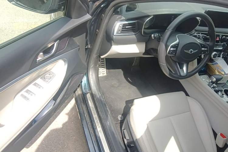Used Genesis G70 2023 2.0T Rear-Drive Luxury Edition Driver Seat