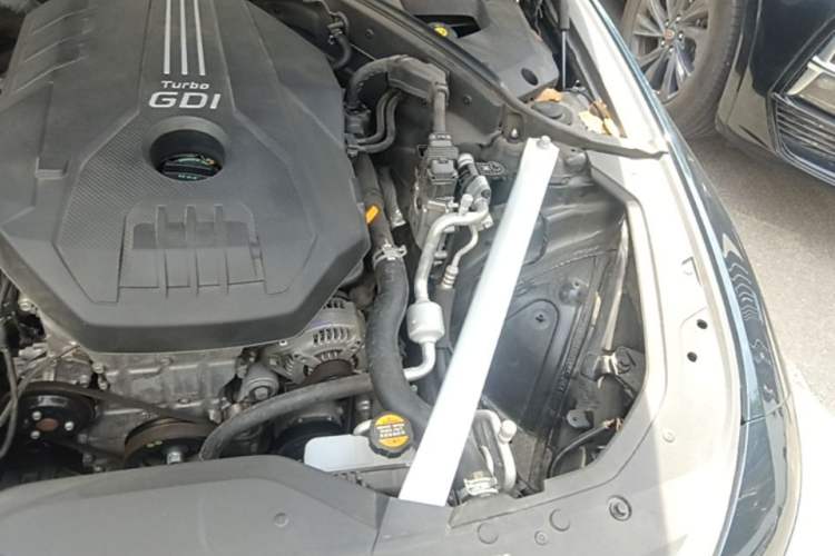 Used Genesis G70 2023 2.0T Rear-Drive Luxury Edition Engine Bay Left