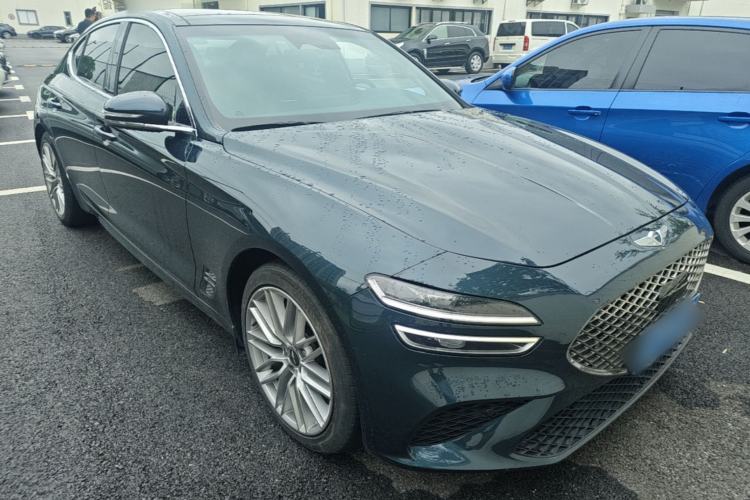 Used Genesis G70 2023 2.0T Rear-Drive Luxury Edition Front Right 45 Deg