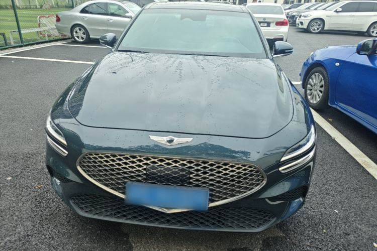 Used Genesis G70 2023 2.0T Rear-Drive Luxury Edition Front