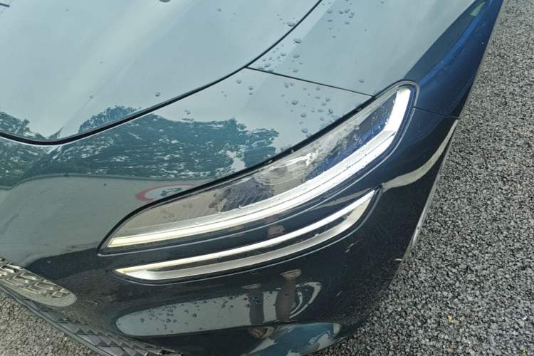 Used Genesis G70 2023 2.0T Rear-Drive Luxury Edition Left Front Headlight