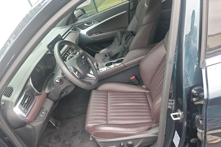Used Genesis G70 2023 2.0T Rear-Drive Luxury Edition Left Front Seat