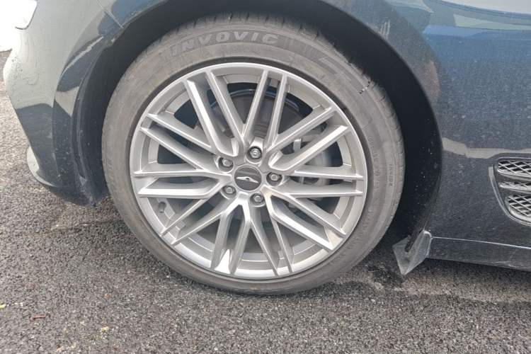 Used Genesis G70 2023 2.0T Rear-Drive Luxury Edition Left Front Wheel Hub