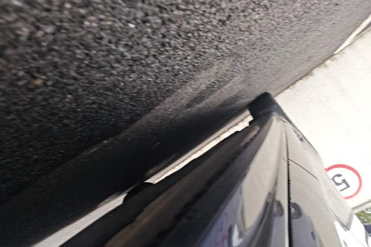 Used Genesis G70 2023 2.0T Rear-Drive Luxury Edition Left Side Sill