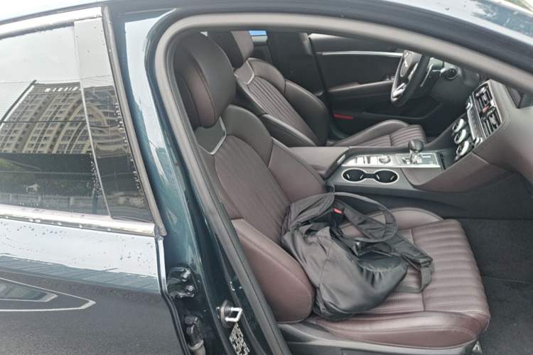Used Genesis G70 2023 2.0T Rear-Drive Luxury Edition Right Front Seat