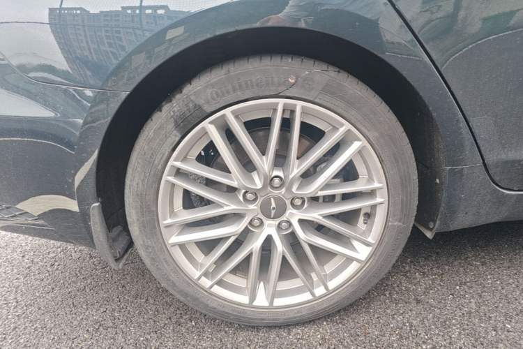 Used Genesis G70 2023 2.0T Rear-Drive Luxury Edition Right Rear Wheel Hub