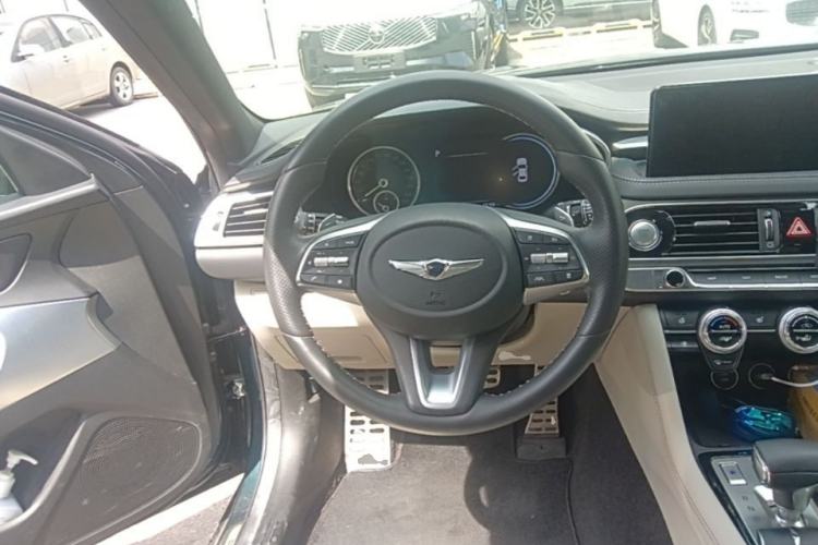 Used Genesis G70 2023 2.0T Rear-Drive Luxury Edition Steering Wheel