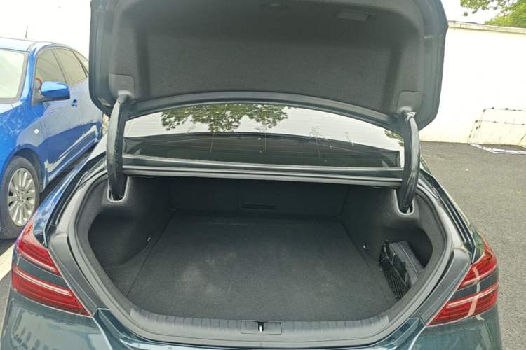 Used Genesis G70 2023 2.0T Rear-Drive Luxury Edition Trunk