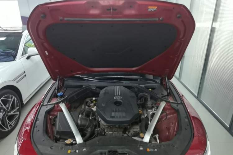 Used Genesis G70 2023 2.0T Rear-Drive Luxury Edition Engine Bay