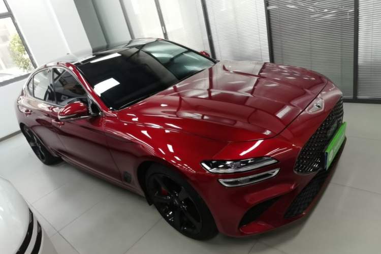 Used Genesis G70 2023 2.0T Rear-Drive Luxury Edition Front Right 45 Deg