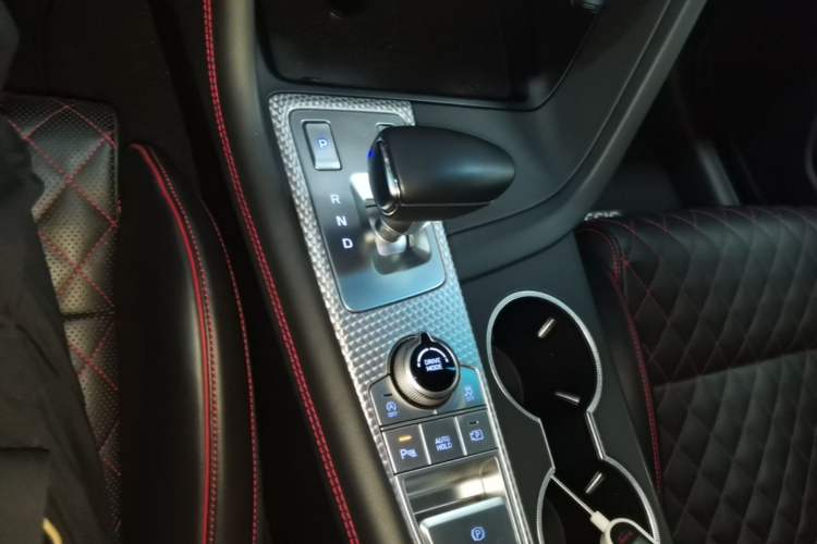 Used Genesis G70 2023 2.0T Four-Wheel-Drive Flagship Version Gear Lever