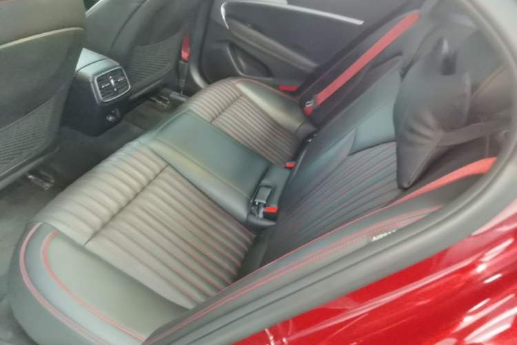 Used Genesis G70 2023 2.0T Rear-Drive Luxury Edition Left Rear Seat