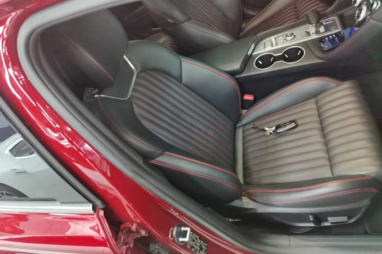 Used Genesis G70 2023 2.0T Rear-Drive Luxury Edition Right Front Seat