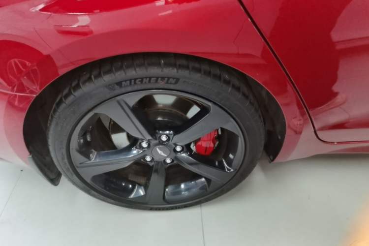 Used Genesis G70 2023 2.0T Rear-Drive Luxury Edition Right Rear Wheel Hub