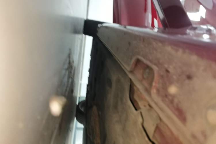 Used Genesis G70 2023 2.0T Rear-Drive Luxury Edition Right Side Sill