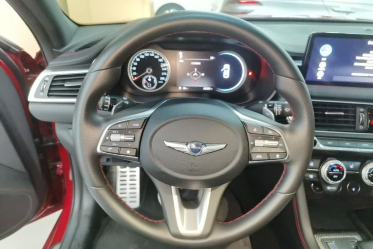 Used Genesis G70 2023 2.0T Rear-Drive Luxury Edition Steering Wheel