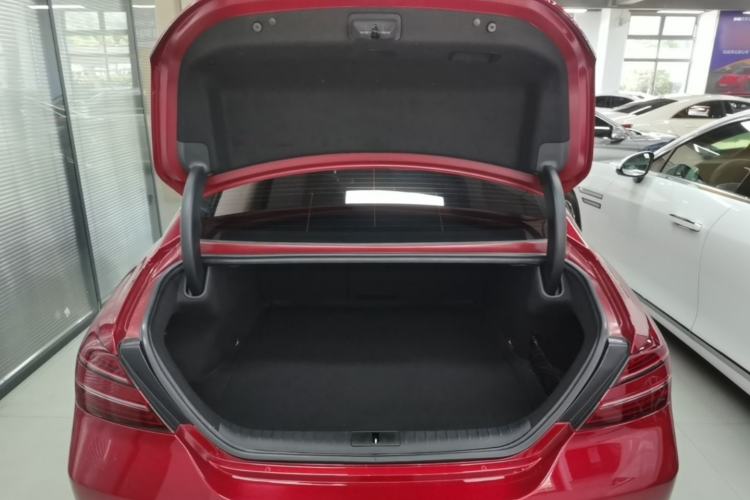 Used Genesis G70 2023 2.0T Rear-Drive Luxury Edition Trunk
