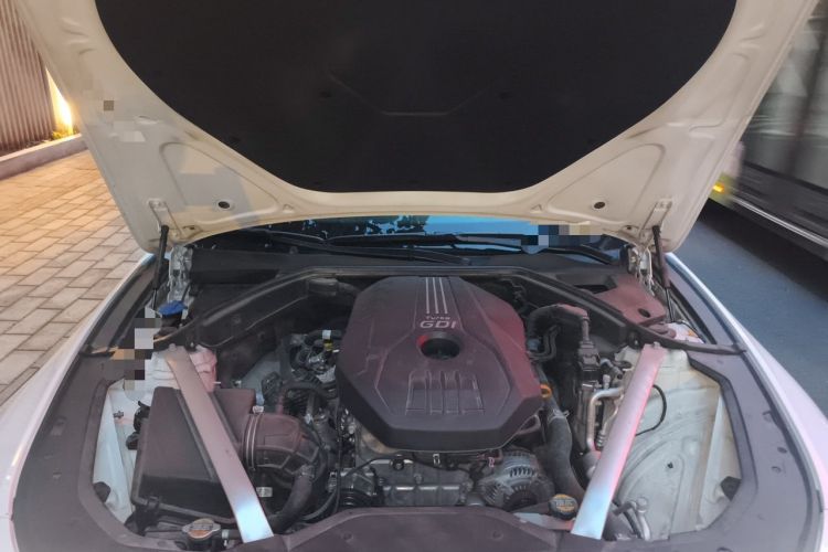 Used Genesis G70 2023 2.0T Rear-Drive Luxury Edition Engine Bay