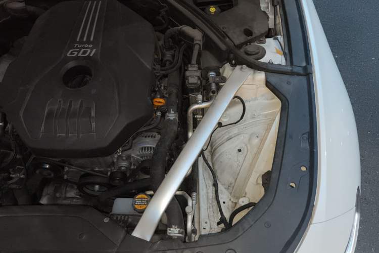 Used Genesis G70 2023 2.0T Rear-Drive Luxury Edition Engine Bay Left