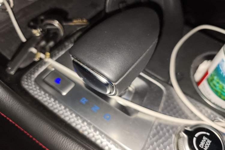 Used Genesis G70 2023 2.0T Rear-Drive Luxury Edition Gear Lever