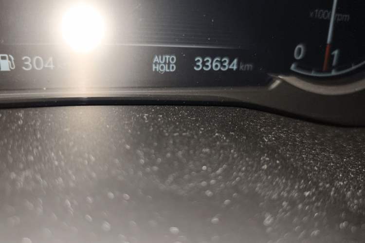 Used Genesis G70 2023 2.0T Rear-Drive Luxury Edition Odometer Close Up
