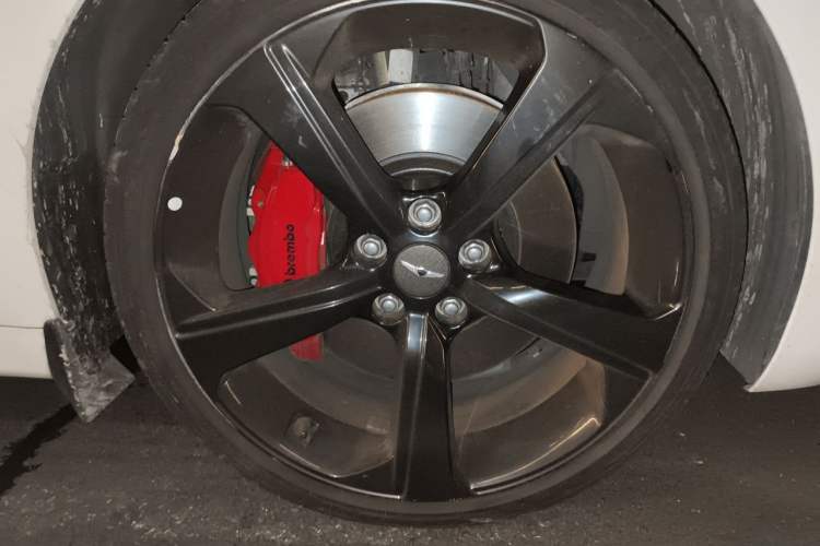 Used Genesis G70 2023 2.0T Rear-Drive Luxury Edition Right Front Wheel Hub