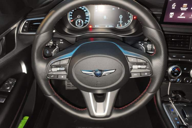 Used Genesis G70 2023 2.0T Rear-Drive Luxury Edition Steering Wheel
