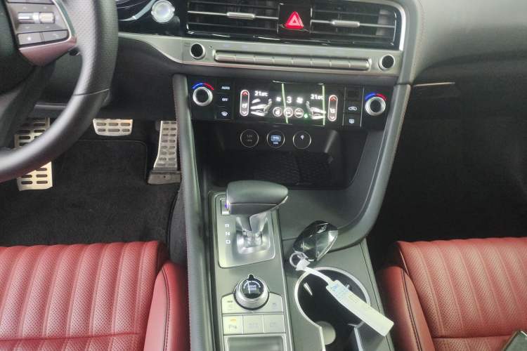 Used Genesis G70 2024 2.0T Hunter Model Rear-Drive Luxury Edition Shooting Brake Gear Lever