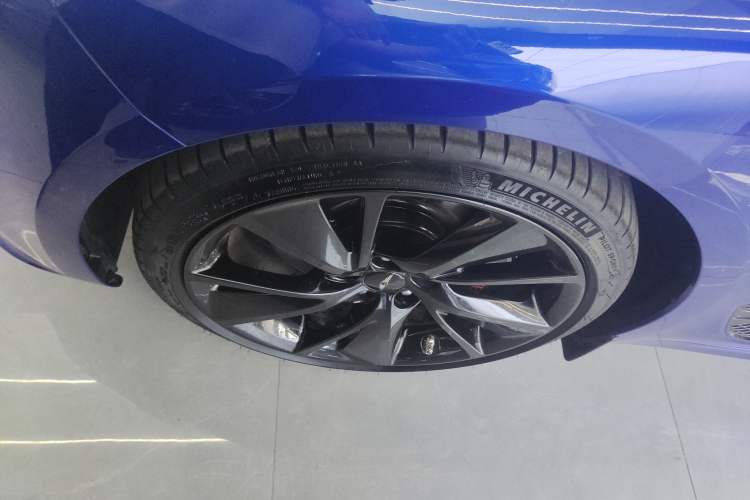 Used Genesis G70 2024 2.0T Hunter Model Rear-Drive Luxury Edition Shooting Brake Left Front Wheel Hub
