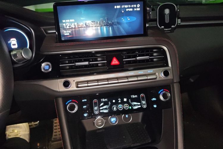 Used Genesis G70 2024 2.0T Rear-Drive Luxury Edition Audio And AC Panel