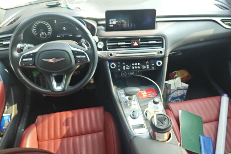 Used Genesis G70 2024 2.0T Hunter Model Rear-Drive Luxury Edition Shooting Brake Center Console