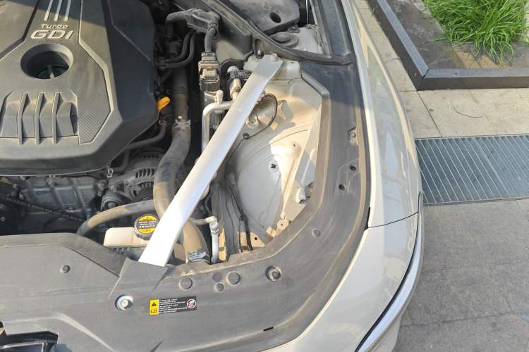 Used Genesis G70 2024 2.0T Hunter Model Rear-Drive Luxury Edition Shooting Brake Engine Bay Left