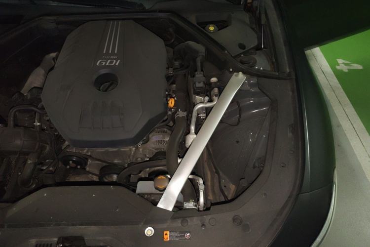 Used Genesis G70 2024 2.0T Rear-Drive Luxury Edition Engine Bay Left