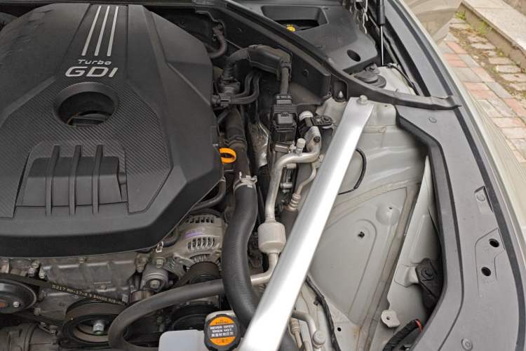 Used Genesis G70 2024 2.0T Hunter Model Rear-Drive Luxury Edition Shooting Brake Engine Bay Left