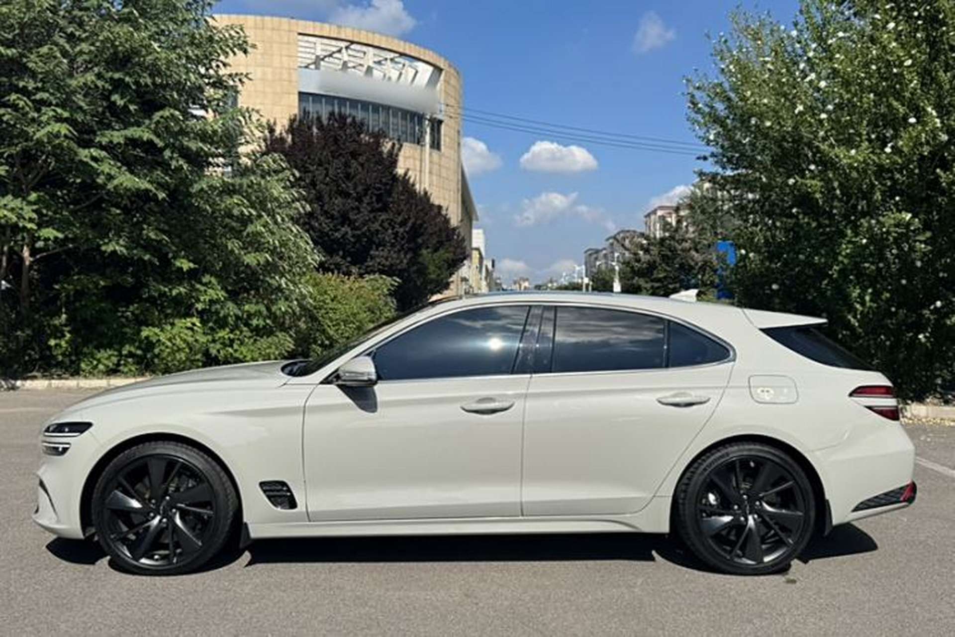Used Genesis G70 2024 2.0T Hunter Model Rear-Drive Luxury Edition Shooting Brake Exterior 10