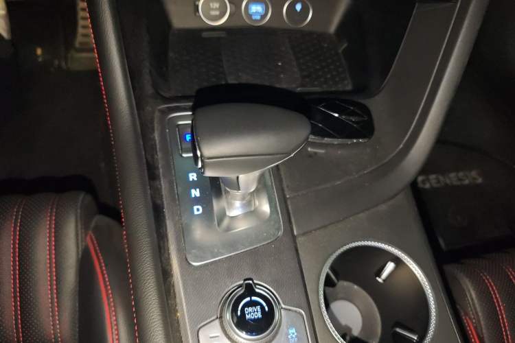 Used Genesis G70 2024 2.0T Rear-Drive Luxury Edition Gear Lever