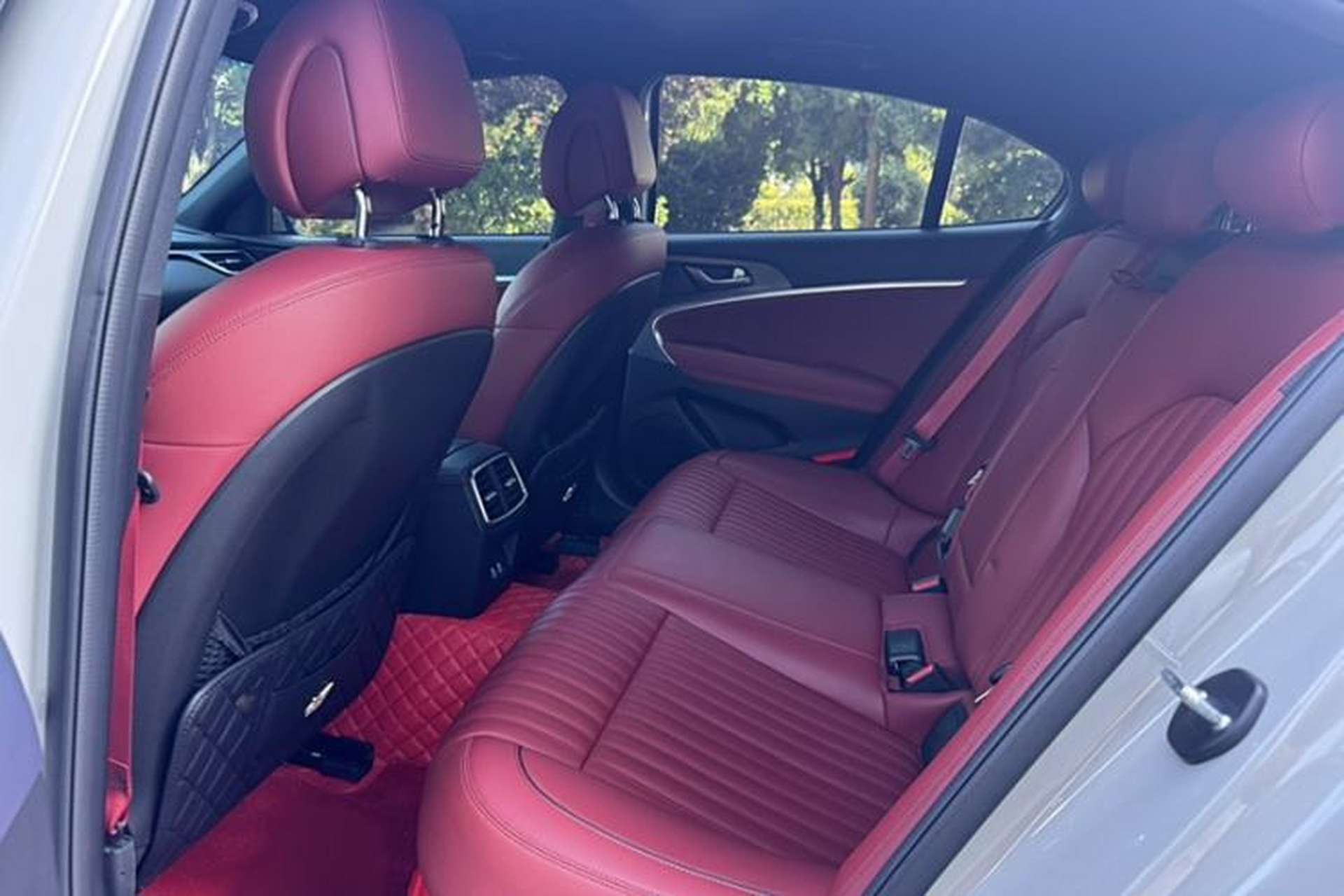 Used Genesis G70 2024 2.0T Hunter Model Rear-Drive Luxury Edition Shooting Brake Interior 4