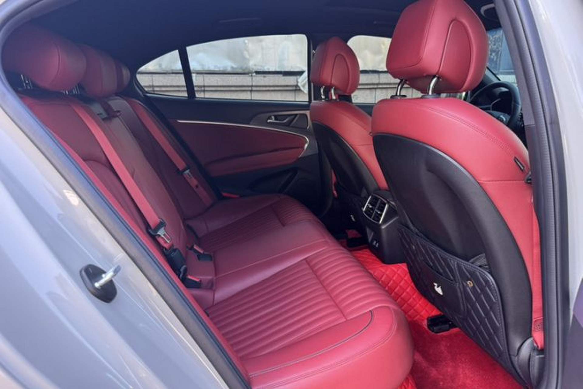Used Genesis G70 2024 2.0T Hunter Model Rear-Drive Luxury Edition Shooting Brake Interior 5