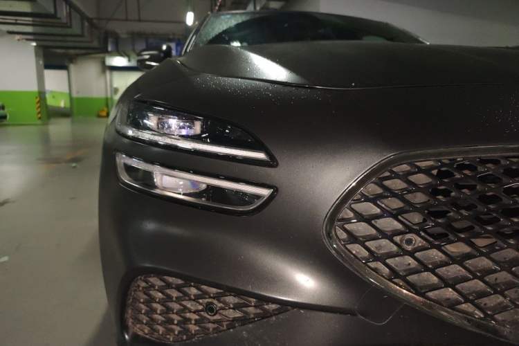 Used Genesis G70 2024 2.0T Rear-Drive Luxury Edition Right Front Headlight