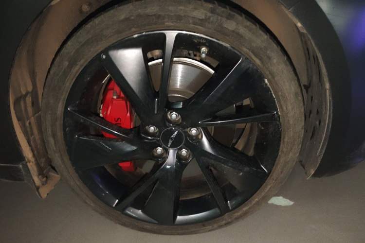 Used Genesis G70 2024 2.0T Rear-Drive Luxury Edition Right Front Wheel Hub