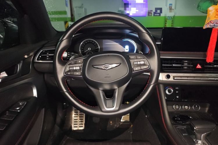 Used Genesis G70 2024 2.0T Rear-Drive Luxury Edition Steering Wheel