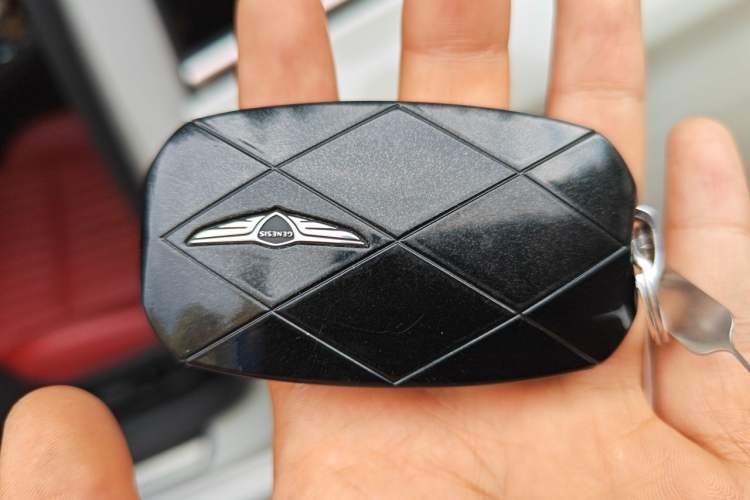 Used Genesis G70 2024 2.0T Hunter Model Rear-Drive Luxury Edition Shooting Brake Vehicle Key