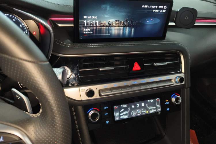 Used Genesis G70 2024 2.0T Hunter Model Rear-Drive Luxury Edition Shooting Brake Audio And AC Panel