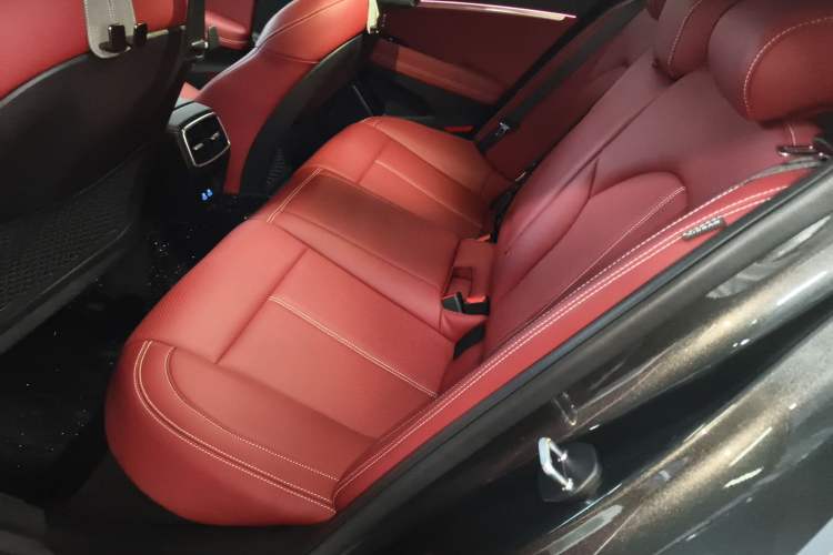 Used Genesis G70 2024 2.0T Hunter Model Rear-Drive Luxury Edition Shooting Brake Left Rear Seat